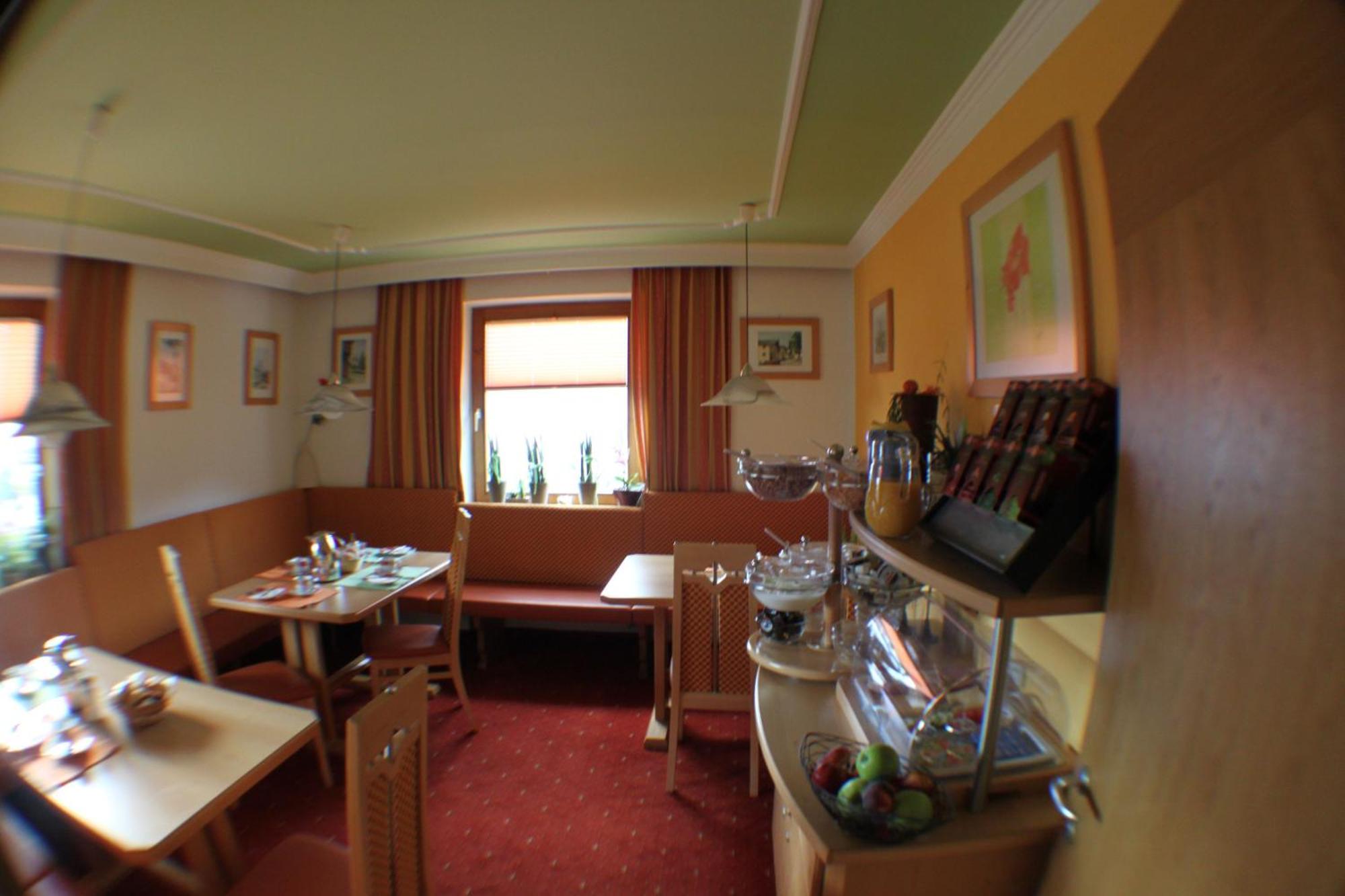 Haus Gerda Hotel Фис Екстериор снимка