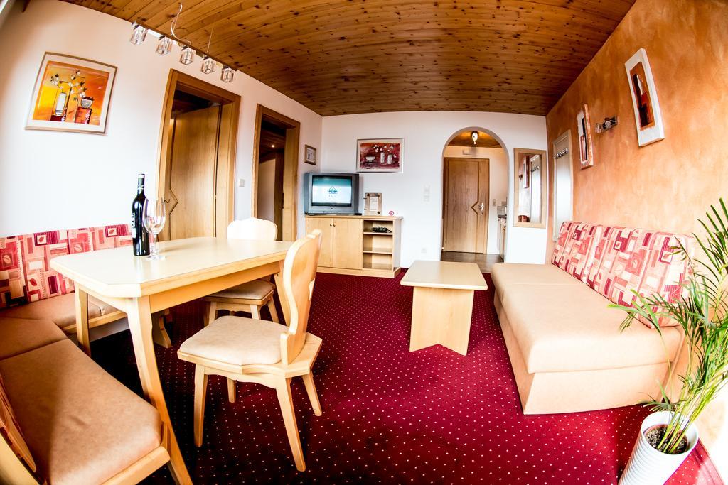 Haus Gerda Hotel Фис Екстериор снимка