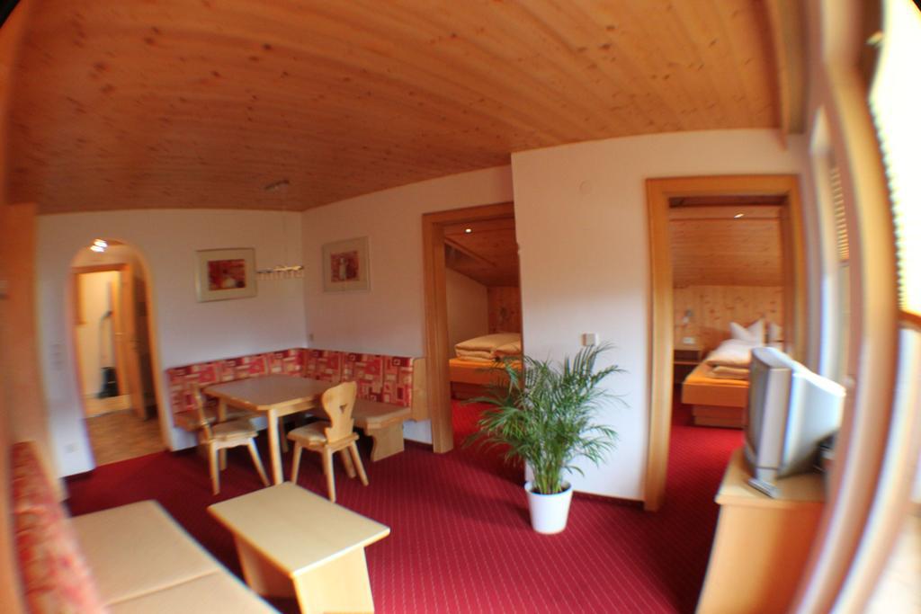 Haus Gerda Hotel Фис Екстериор снимка